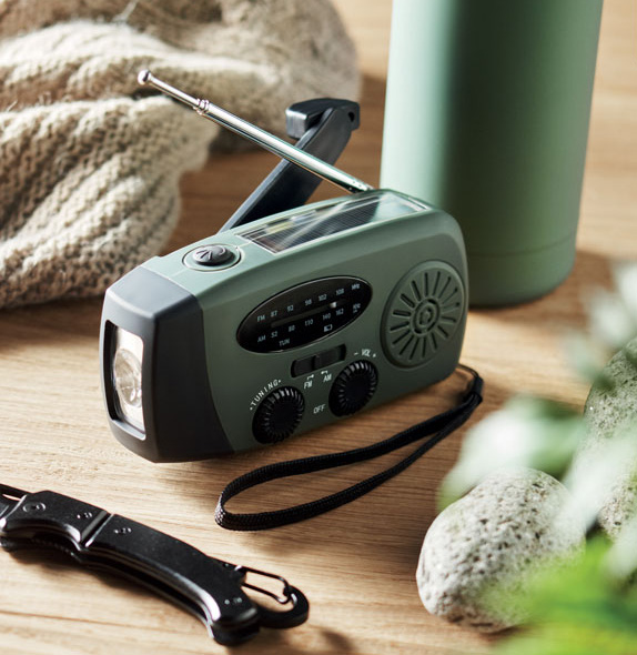 Hätäradio ja powerbank varavirtalähde